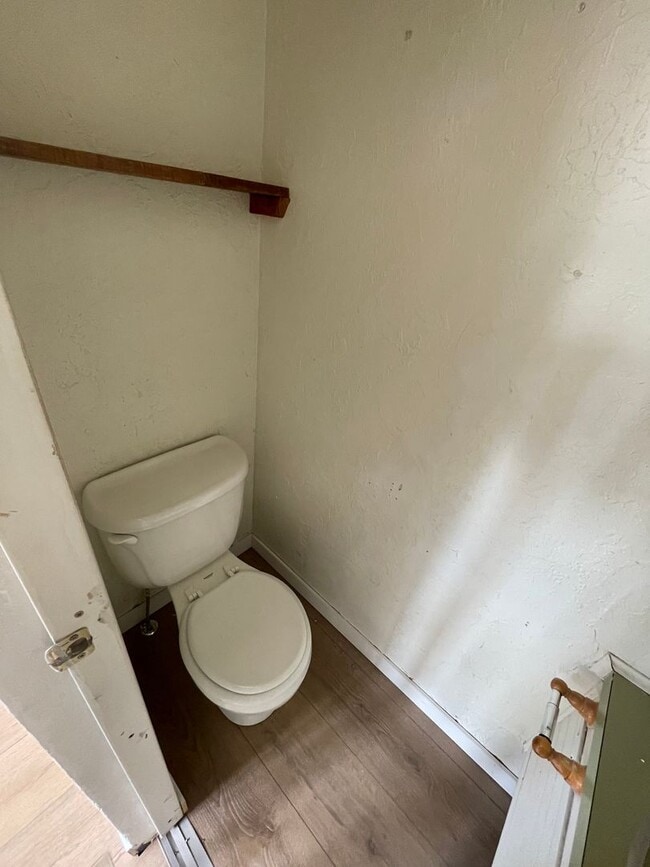Building Photo - 870 Eden Dr