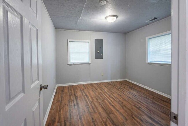 Building Photo - 934 Motley St