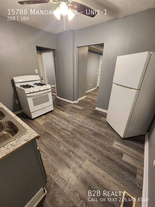 Building Photo - 15786 Mandalay Ave