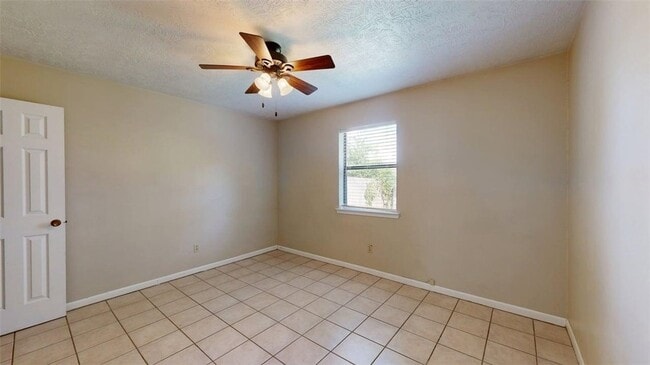 Building Photo - 1002 Hardwood Ln