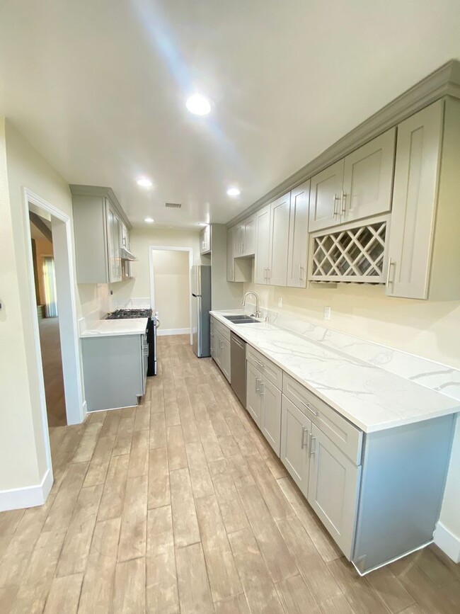 Building Photo - Beautifully Remodeled 3 Bedroom Anaheim Co...