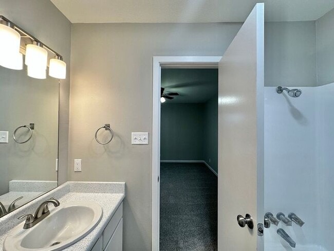Building Photo - Almost Ready! 2 Bed 2 Bath Apartment in Ce...