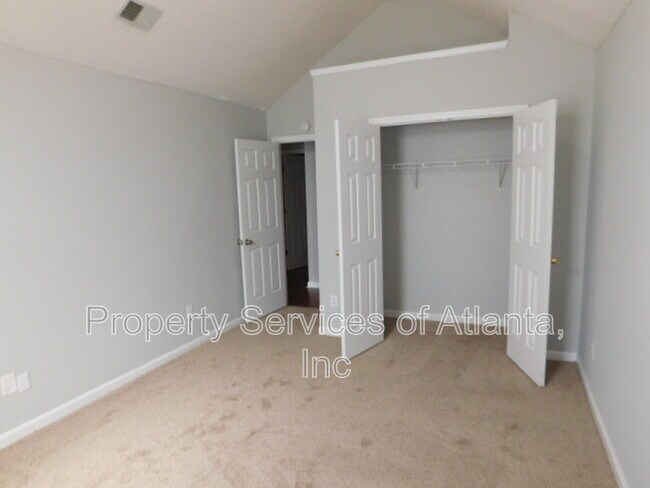 Building Photo - 5147 Round Table Dr