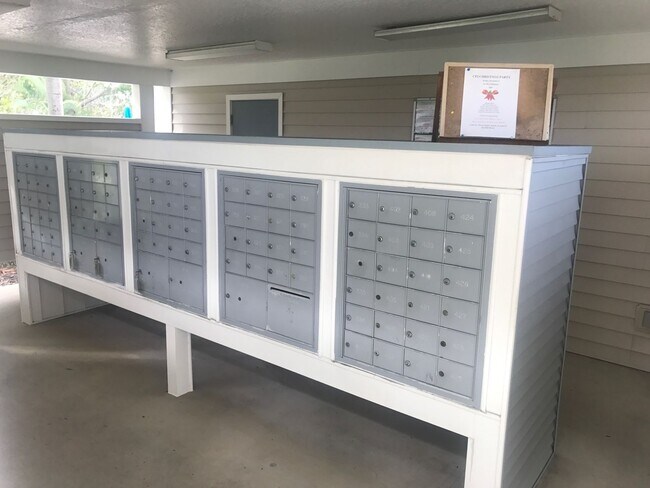 Building Photo - SEASONAL RENTAL - Downtown Sarasota Renovated Waterfront Condo