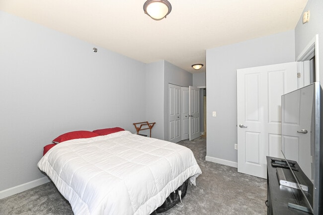 Building Photo - 4130 S Lake Dr