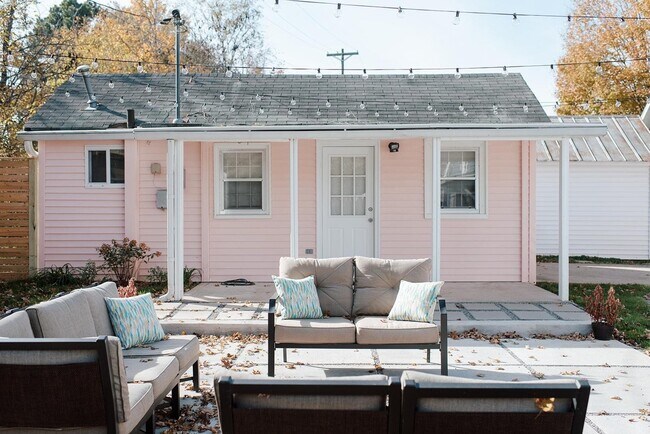 Building Photo - The Pink House