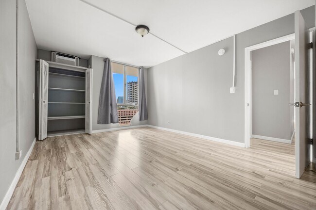 Building Photo - Beautiful 2BR/2BA Condo Close to Ala Moana & Downtown