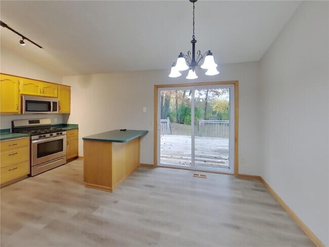 Building Photo - 2661 Oak Ridge Dr