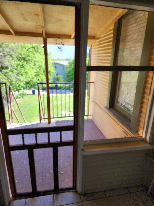 Building Photo - 632 Rigsby Ave