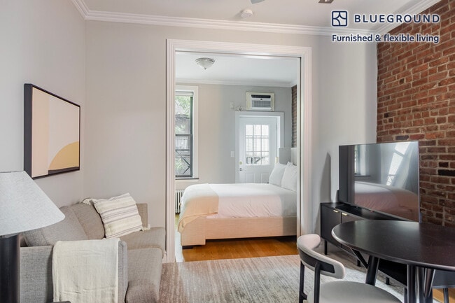 Building Photo - 246 Mott St