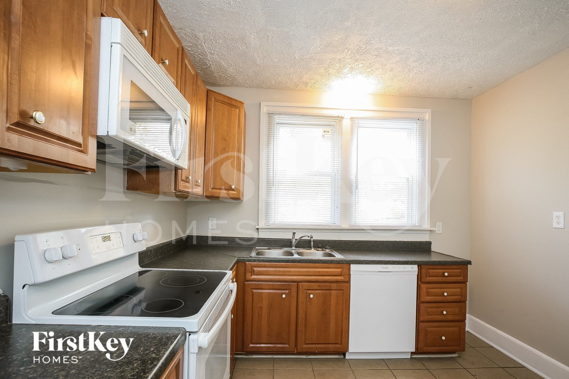 Building Photo - 626 E 25th St