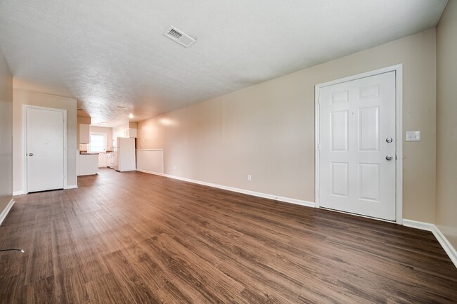 Building Photo - 1190 Meadowview Dr
