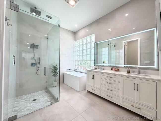 Building Photo - 5725 Via De La Plata Cir