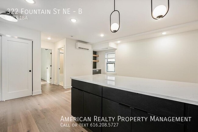 Building Photo - 322 Fountain St NE