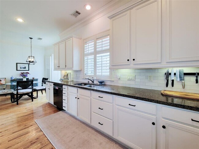 Building Photo - 1421 Bremond St