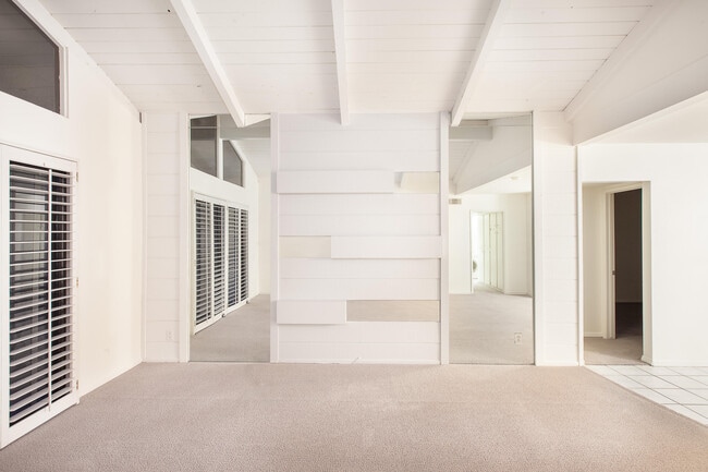 Building Photo - 451 E Vía Carisma