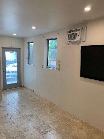 Building Photo - 8979 Shoreham Dr