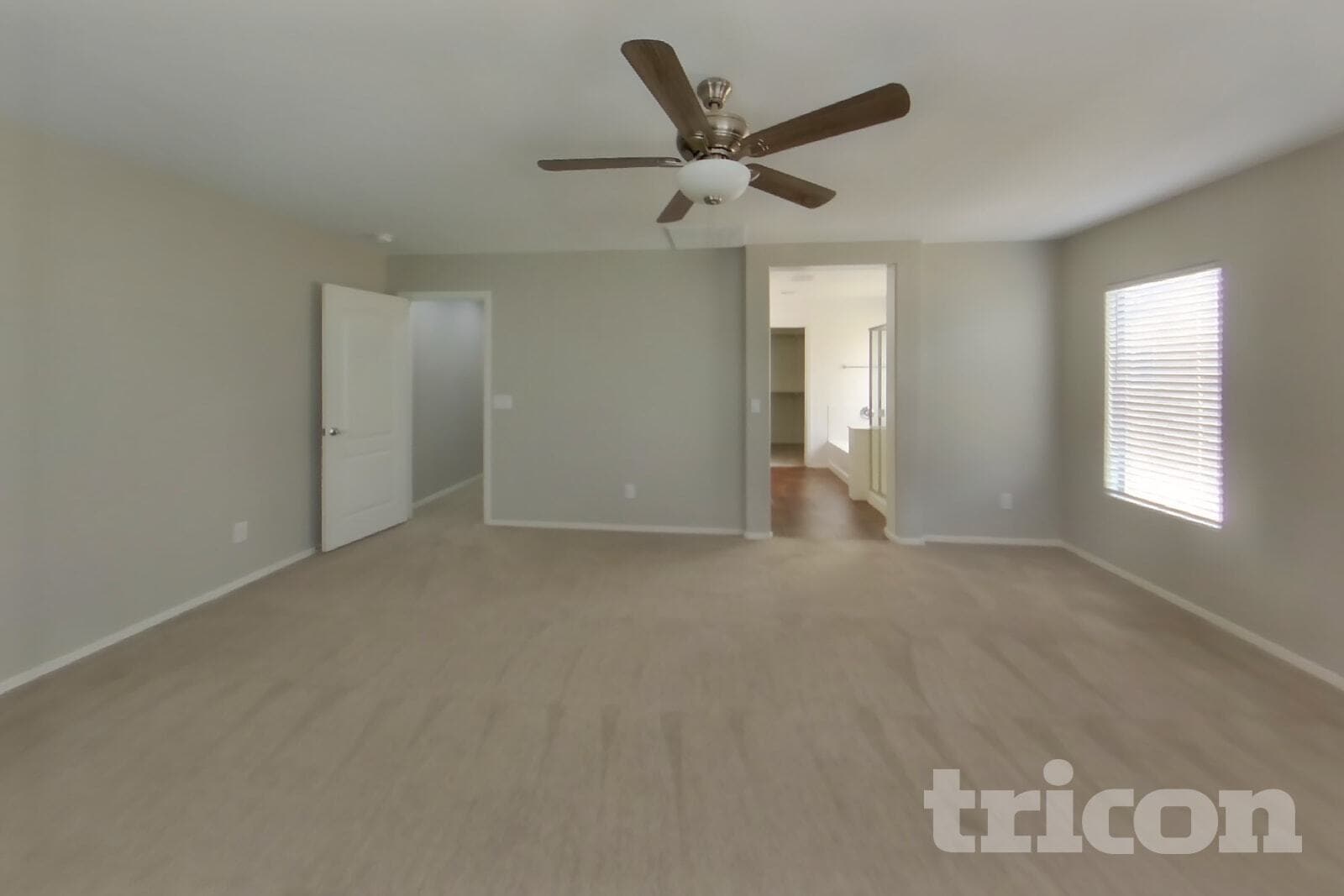 Building Photo - 4930 E Del Rio Dr