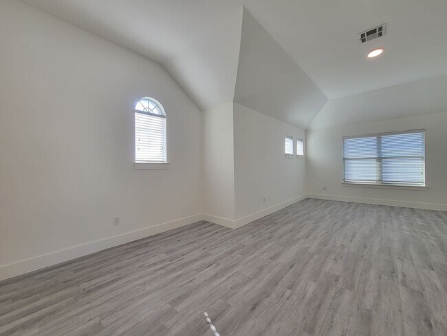Building Photo - 405 Darkwoods Dr