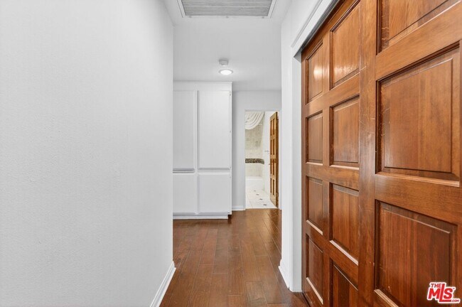 Building Photo - 3713 Dellvale Pl