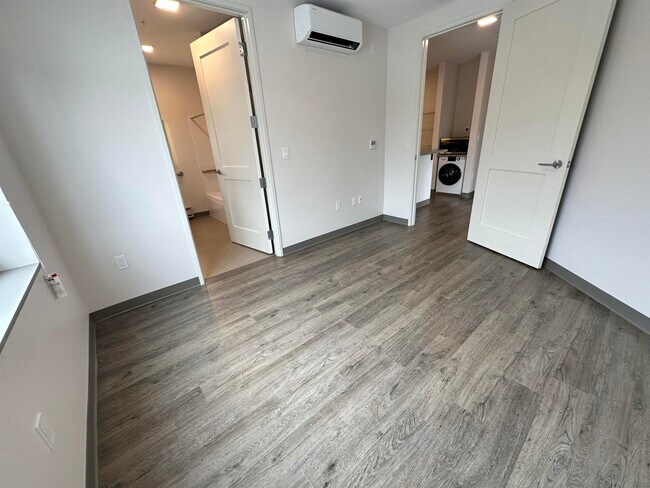 Building Photo - 409 Elm St