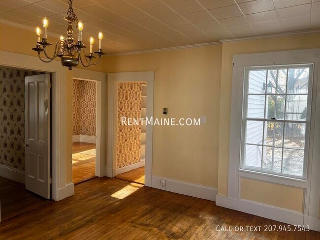 Building Photo - 92 Main Rd N