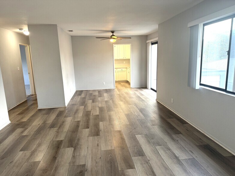 Building Photo - 10885 Walnut St