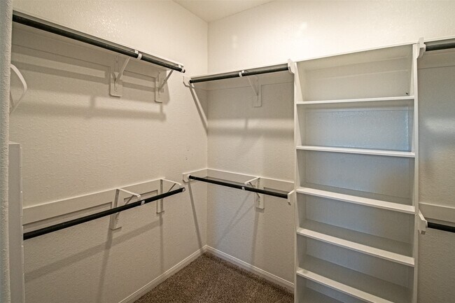 Building Photo - 16018 Oregon Oak Dr