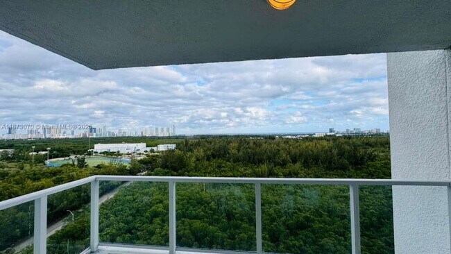 Building Photo - 15051 Royal Oaks Ln