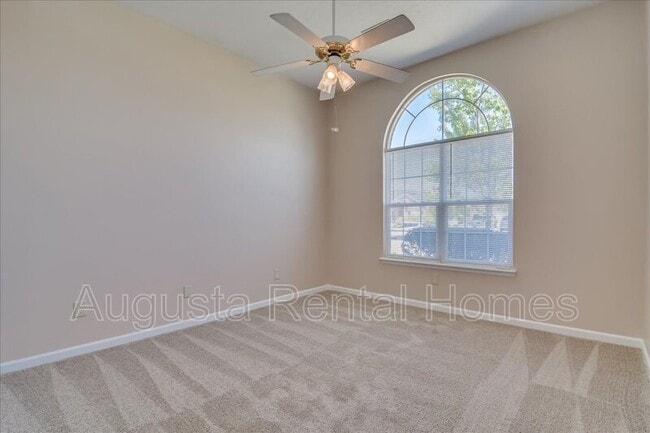 Building Photo - 207 Taylor Cir