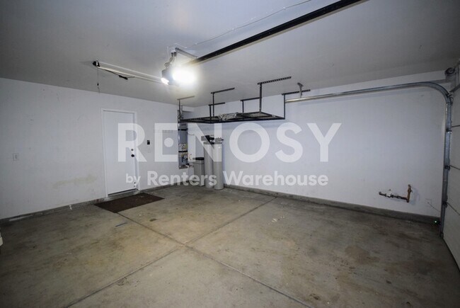 Building Photo - Space, Comfort, and a Layout Built for Real Life -- Iron Mountain Ranch