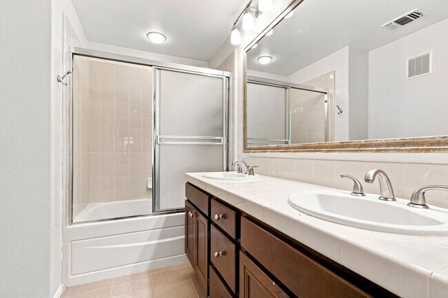 Building Photo - 2175 Condor Dr
