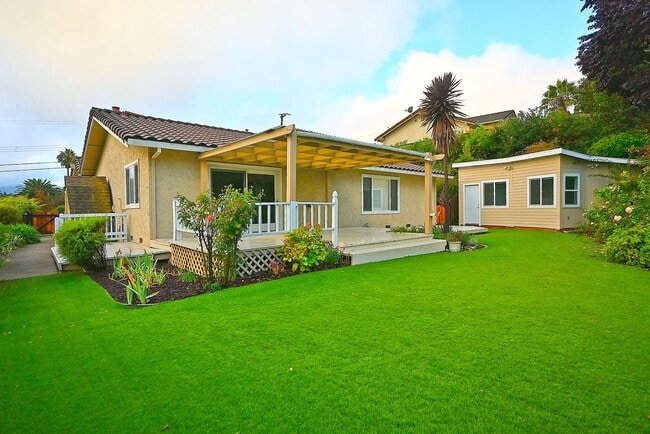 Building Photo - $3,950 -- STUNNING 4B/2BTH HOME IN BRIAR H...