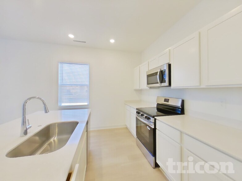 Building Photo - 11904 Moorfield Ln