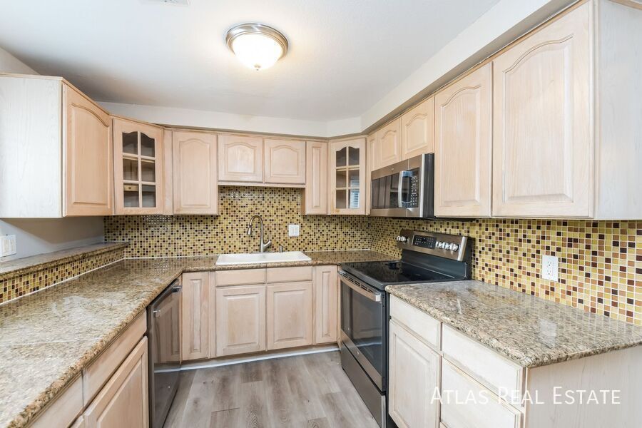 Building Photo - 11436 W Kentucky Dr