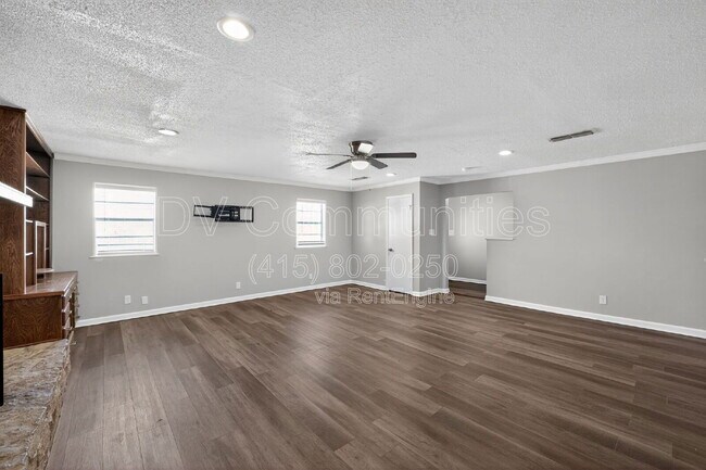 Building Photo - 936 N Las Vegas Trail