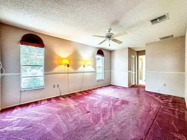 Building Photo - "Charming 2-Bedroom Oasis with 2 Full Baths in New Port Richey - Spacious 1747 Sq. Ft. Gem!"