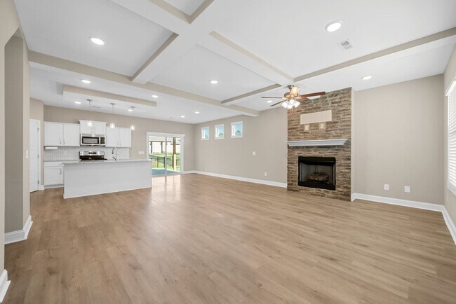 Building Photo - Luxury Meets Comfort: 5-Bed Beauty with Ch...