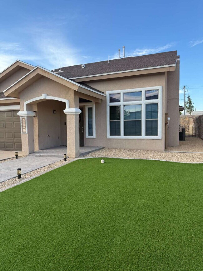 Building Photo - "Charming 3-Bed Oasis with Granite Touches & Cozy Fireplace in El Paso!"