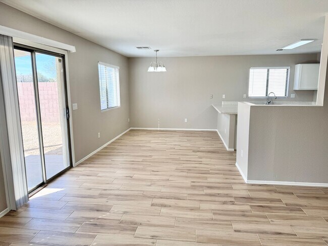 Building Photo - Remodeled 5 Bedroom/3 Bath Home. Upgraded Flooring & Kitchen!