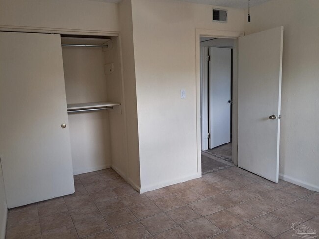 Building Photo - 4929 Springhill Dr