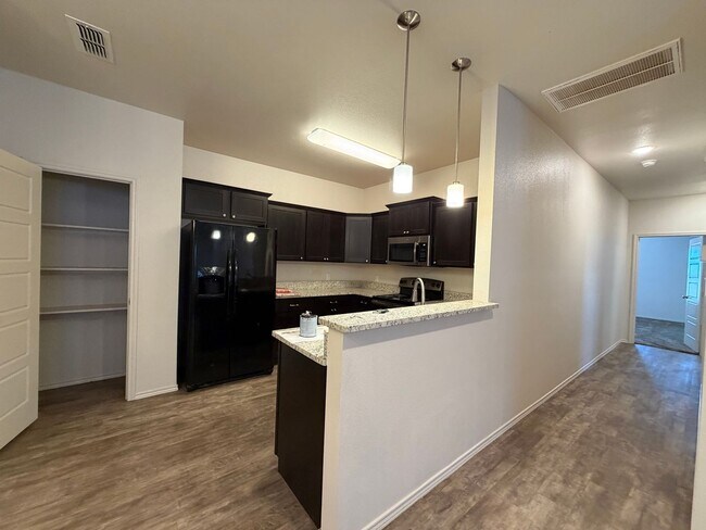 Building Photo - Luxury Town House in Southwest Lubbock