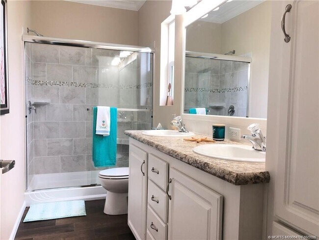 Building Photo - 163 NE Buoy Dr