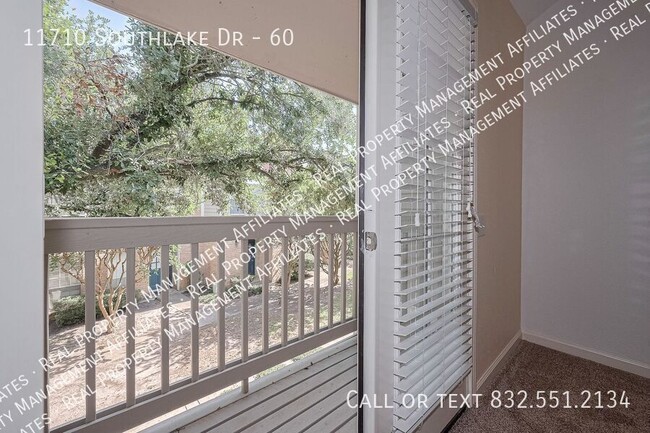 Building Photo - 11710 Southlake Dr