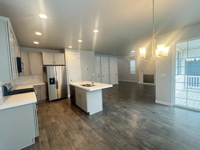 Building Photo - 9847 Alder Ln
