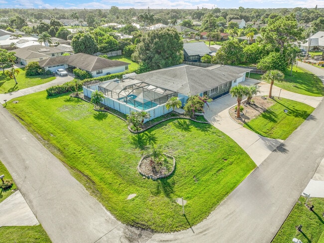 Building Photo - 154 SE Naranja Ave