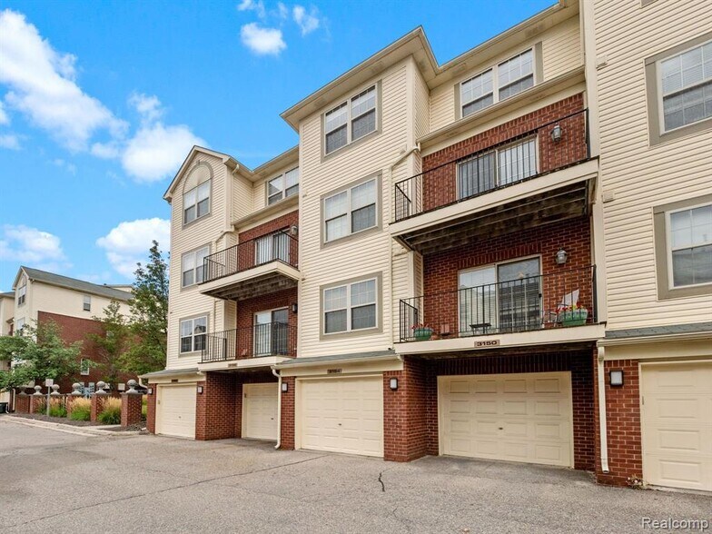 Building Photo - 3094 Camden Dr