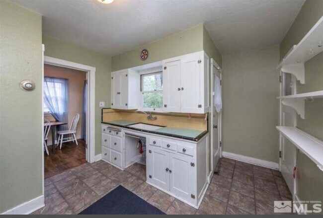 Building Photo - 308 College Ct