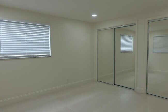 Building Photo - 2630 SW 49th Ct