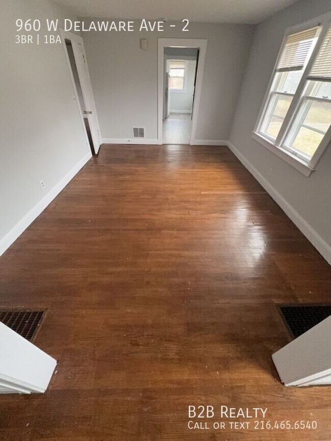 Building Photo - 960 W Delaware Ave